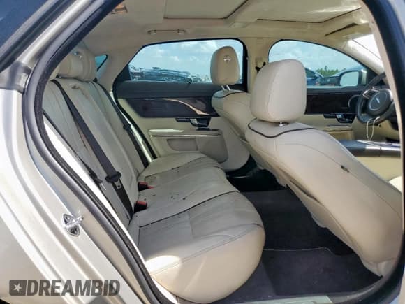 ✅ 2013 Jaguar XJ Portfolio • VIN: SAJWJ2GD5D8V49505 • Lot: 61171955. Wystawiony na Copart z przebiegiem 129 158 mil. Bezpłatny archiwum sprzedaży aukcyjnych z USA i szczegółowy raport historii pojazdu na DreamBid. Zdjęcie 10.