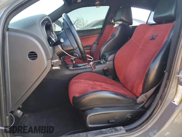 ✅ 2019 Dodge Charger Scat Pack • VIN: 2C3CDXGJ4KH510590 • Лот: 46945635. Опубликован ранее на Copart с пробегом 39 289 миль. Бесплатный доступ к архиву аукционных продаж из США и подробный отчёт об истории автомобиля на DreamBid. Изображение 7.