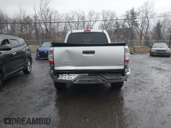 ✅ 2012 Toyota Tacoma • VIN: 3TMMU4FN7CM044613 • Lot: 40557283. Listed on IAAI with 237,563 mi. Free auction sales archive from the USA and detailed vehicle history report at DreamBid. Image 16.