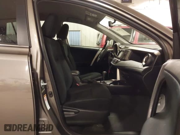 ✅ 2014 Toyota RAV4 LE • VIN: JTMZFREV1ED041560 • Lot: 43762821. Wystawiony na IAAI z przebiegiem 116 322 mil. Bezpłatny archiwum sprzedaży aukcyjnych z USA i szczegółowy raport historii pojazdu na DreamBid. Zdjęcie 5.