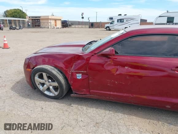 2011 Chevrolet Camaro 1LT z VIN 2G1FB1ED2B9168150, wystawiony jako IAAI lot #43295127 z przebiegiem 134 027 mil mil oraz . Historia ofert i sprzedaży dostępna na DreamBid. Obrazek 6.