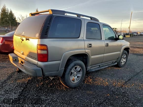 ✅ 2003 Chevrolet Tahoe Z71 • VIN: 1GNEK13TX3R295448 • Lot: 96399615. Listed on Copart with 287,670 mi. Free auction sales archive from the USA and detailed vehicle history report at DreamBid. Image 3.