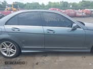 ✅ 2012 Mercedes-Benz C 300 Sport • VIN: WDDGF8BBXCR209813 • Lot: 42446496. Wystawiony na IAAI z przebiegiem 138 302 mil. Bezpłatny archiwum sprzedaży aukcyjnych z USA i szczegółowy raport historii pojazdu na DreamBid. Zdjęcie 13.