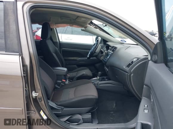 ✅ 2017 Mitsubishi Outlander ES • VIN: JA4AP3AU3HZ003267 • Lot: 42734751. Wystawiony na IAAI z przebiegiem 107 478 mil. Bezpłatny archiwum sprzedaży aukcyjnych z USA i szczegółowy raport historii pojazdu na DreamBid. Zdjęcie 5.