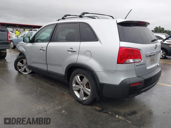 ✅ 2012 Kia Sorento EX • VIN: 5XYKU4A20CG209015 • Lot: 43748458. Listed on IAAI with 144,112 mi. Free auction sales archive from the USA and detailed vehicle history report at DreamBid. Image 3.