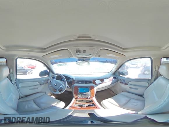 ✅ 2011 Chevrolet Suburban LTZ • VIN: 1GNSCKE00BR216666 • Lot: 77368824. Wystawiony na Copart z przebiegiem 185 922 mil. Bezpłatny archiwum sprzedaży aukcyjnych z USA i szczegółowy raport historii pojazdu na DreamBid. Zdjęcie 14.