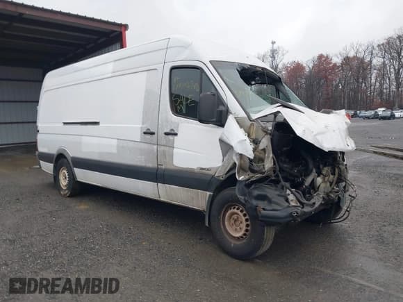 ✅ 2015 Mercedes-Benz Sprinter Cargo EXT • VIN: WD3PE8DB8FP133920 • Lot: 43489420. Wystawiony na IAAI z przebiegiem Nie podano. Bezpłatny archiwum sprzedaży aukcyjnych z USA i szczegółowy raport historii pojazdu na DreamBid. Zdjęcie 1.