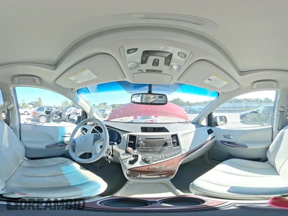 ✅ 2014 Toyota Sienna XLE • VIN: 5TDYK3DC8ES443133 • Lot: 84273065. Listed on Copart with 125,381 mi. Free auction sales archive from the USA and detailed vehicle history report at DreamBid. Image 16.