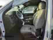 2024 Chevrolet Suburban Z71 z VIN 1GNSKDKD4RR366912, wystawiony jako Copart lot #85366065 z przebiegiem 17 299 mil mil oraz Szkoda całkowita • Salvage title. Historia ofert i sprzedaży dostępna na DreamBid. Obrazek 7.