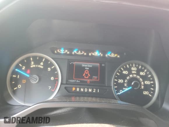 ✅ 2015 Ford F-150 XLT • VIN: 1FTEW1EF7FKE75312 • Lot: 82203965. Listed on Copart with 143,207 mi. Free auction sales archive from the USA and detailed vehicle history report at DreamBid. Image 9.