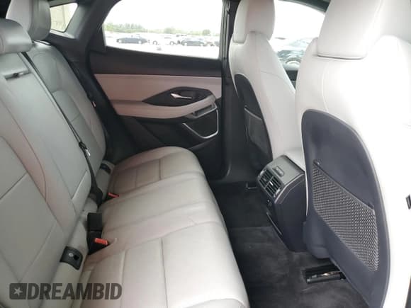 ✅ 2022 Jaguar E-Pace 300 Sport • VIN: SADF12GX2N1030273 • Lot: 81340564. Wystawiony na Copart z przebiegiem 13 015 mil. Bezpłatny archiwum sprzedaży aukcyjnych z USA i szczegółowy raport historii pojazdu na DreamBid. Zdjęcie 11.