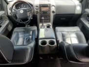 ✅ 2008 Lincoln Mark LT • VIN: 5LTPW18548FJ04788 • Lot: 55920085. Wystawiony na Copart z przebiegiem 233 068 mil. Bezpłatny archiwum sprzedaży aukcyjnych z USA i szczegółowy raport historii pojazdu na DreamBid. Zdjęcie 8.