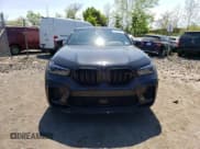 ✅ 2022 BMW X6 M • VIN: 5YMCY0C08N9K19543 • Lot: 49500493. Wystawiony na Copart z przebiegiem 11 324 mil. Bezpłatny archiwum sprzedaży aukcyjnych z USA i szczegółowy raport historii pojazdu na DreamBid. Zdjęcie 5.