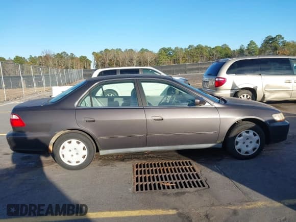 ✅ 1998 Honda Accord LX • VIN: 1HGCG564XWA218550 • Лот: 43909640. Опубликован ранее на IAAI с пробегом 11 495 миль. Бесплатный доступ к архиву аукционных продаж из США и подробный отчёт об истории автомобиля на DreamBid. Изображение 13.