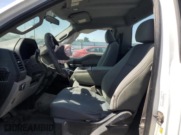 ✅ 2016 Ford F-150 XL • VIN: 1FTMF1E81GFB30106 • Lot: 57879265. Wystawiony na Copart z przebiegiem Nie podano. Bezpłatny archiwum sprzedaży aukcyjnych z USA i szczegółowy raport historii pojazdu na DreamBid. Zdjęcie 7.