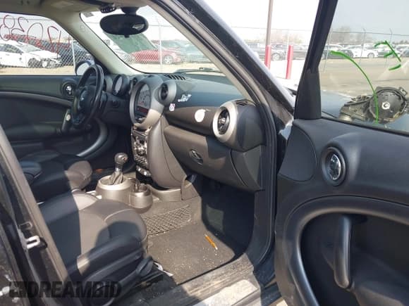 ✅ 2012 MINI Countryman S • VIN: WMWZC5C57CWL59931 • Лот: 42038424. Опубликован ранее на IAAI с пробегом 104 966 миль. Бесплатный доступ к архиву аукционных продаж из США и подробный отчёт об истории автомобиля на DreamBid. Изображение 5.