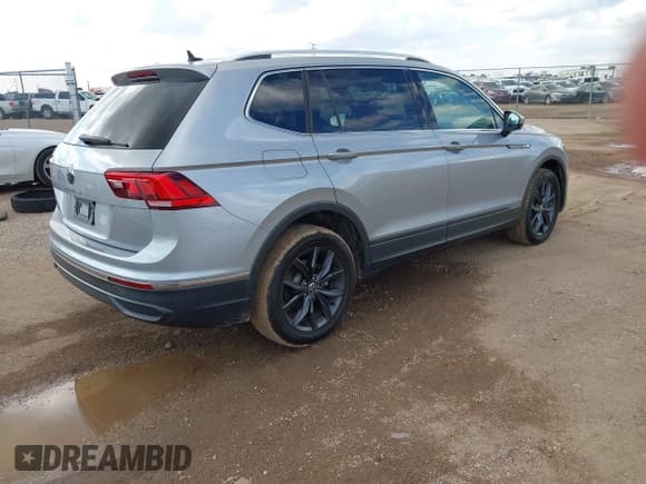 ✅ 2022 Volkswagen Tiguan SE • VIN: 3VV3B7AX3NM008210 • Lot: 43268190. Listed on IAAI with 60,448 mi. Free auction sales archive from the USA and detailed vehicle history report at DreamBid. Image 4.