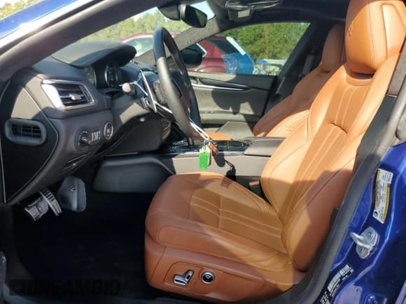 ✅ 2022 Maserati Ghibli Modena Q4 • VIN: ZAM57YTM9NX407288 • Lot: 72171734. Wystawiony na Copart z przebiegiem 23 316 mil. Bezpłatny archiwum sprzedaży aukcyjnych z USA i szczegółowy raport historii pojazdu na DreamBid. Zdjęcie 7.