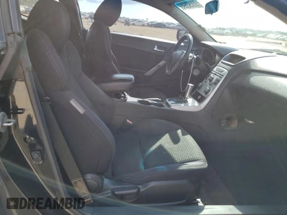 ✅ 2010 Hyundai Genesis Coupe • VIN: KMHHT6KD7AU017784 • Лот: 93092695. Опубликован ранее на Copart с пробегом 267 705 миль. Бесплатный доступ к архиву аукционных продаж из США и подробный отчёт об истории автомобиля на DreamBid. Изображение 10.