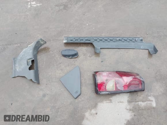 ✅ 2004 Chevrolet Silverado 1500 LS • VIN: 2GCEK13T341408143 • Lot: 43767693. Wystawiony na IAAI z przebiegiem Nie podano. Bezpłatny archiwum sprzedaży aukcyjnych z USA i szczegółowy raport historii pojazdu na DreamBid. Zdjęcie 12.