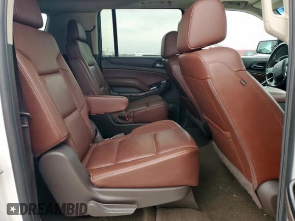 ✅ 2018 Chevrolet Suburban Premier • VIN: 1GNSCJKC5JR184384 • Lot: 53512255. Wystawiony na Copart z przebiegiem 161 503 mil. Bezpłatny archiwum sprzedaży aukcyjnych z USA i szczegółowy raport historii pojazdu na DreamBid. Zdjęcie 11.