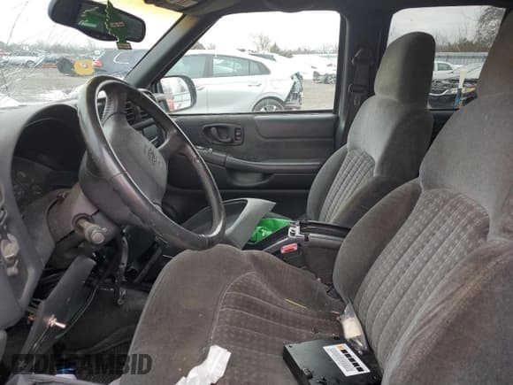 ✅ 1999 Chevrolet Blazer Trailblazer • VIN: 1GNCS13W8X2122902 • Lot: 85032064. Wystawiony na Copart z przebiegiem Nie podano. Bezpłatny archiwum sprzedaży aukcyjnych z USA i szczegółowy raport historii pojazdu na DreamBid. Zdjęcie 7.