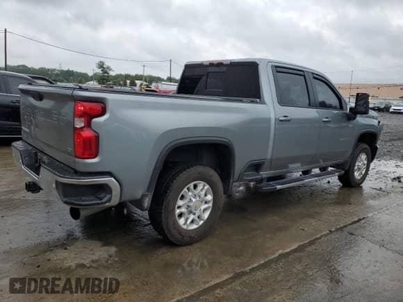 2024 Chevrolet Silverado 3500HD LT with VIN 2GC4YTEY6R1131686, listed as a Copart auction lot 81824665 with 34,595 mi miles and Salvage title. Bid and sale history available at DreamBid. Image 3.
