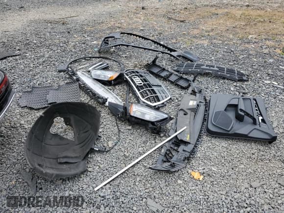 ✅ 2024 Audi Q5 Premium • VIN: WA1ABAFY3R2088765 • Лот: 90124635. Опубликован ранее на Copart с пробегом 30 624 миль. Бесплатный доступ к архиву аукционных продаж из США и подробный отчёт об истории автомобиля на DreamBid. Изображение 13.