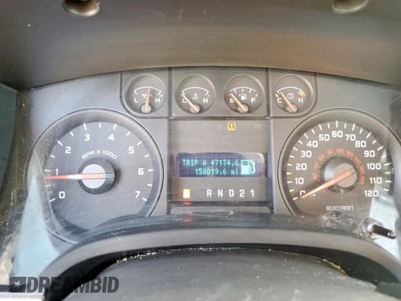 ✅ 2010 Ford F-150 XL • VIN: 1FTMF1CW0AKE74641 • Lot: 91422345. Wystawiony na Copart z przebiegiem 158 019 mil. Bezpłatny archiwum sprzedaży aukcyjnych z USA i szczegółowy raport historii pojazdu na DreamBid. Zdjęcie 9.