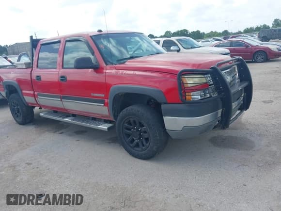 ✅ 2005 Chevrolet Silverado 2500HD LS • VIN: 1GCHK23U15F855835 • Lot: 42692755. Wystawiony na IAAI z przebiegiem 328 871 mil. Bezpłatny archiwum sprzedaży aukcyjnych z USA i szczegółowy raport historii pojazdu na DreamBid. Zdjęcie 1.