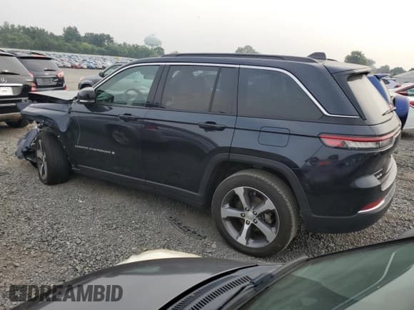 ✅ 2024 Jeep Grand Cherokee Limited • VIN: 1C4RJHBG2RC123713 • Лот: 67323495. Опубликован ранее на Copart с пробегом 43 184 миль. Бесплатный доступ к архиву аукционных продаж из США и подробный отчёт об истории автомобиля на DreamBid. Изображение 2.