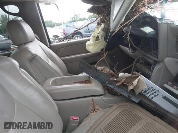 ✅ 2004 Chevrolet Suburban LS • VIN: 1GNFK16T24J204902 • Lot: 42958818. Listed on IAAI with Not provided. Free auction sales archive from the USA and detailed vehicle history report at DreamBid. Image 5.