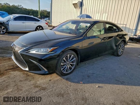✅ 2019 Lexus ES 350 Luxury • VIN: 58ABZ1B16KU006136 • Лот: 93508825. Опубликован ранее на Copart с пробегом 91 627 миль. Бесплатный доступ к архиву аукционных продаж из США и подробный отчёт об истории автомобиля на DreamBid. Изображение 1.