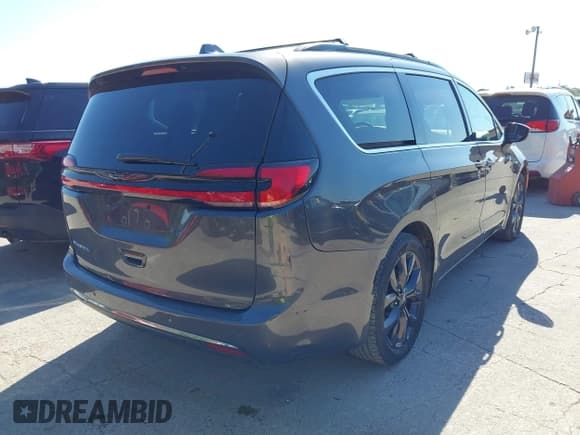 ✅ 2022 Chrysler Pacifica Touring • VIN: 2C4RC1FG2NR101997 • Lot: 43393680. Wystawiony na IAAI z przebiegiem 99 830 mil. Bezpłatny archiwum sprzedaży aukcyjnych z USA i szczegółowy raport historii pojazdu na DreamBid. Zdjęcie 4.