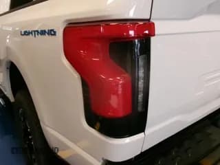 ✅ 2022 Ford F-150 Lightning Pro • VIN: 1FTVW1EL4NWG14891 • Лот: 42353810. Опубликован ранее на IAAI с пробегом 27 213 миль. Бесплатный доступ к архиву аукционных продаж из США и подробный отчёт об истории автомобиля на DreamBid. Изображение 1.