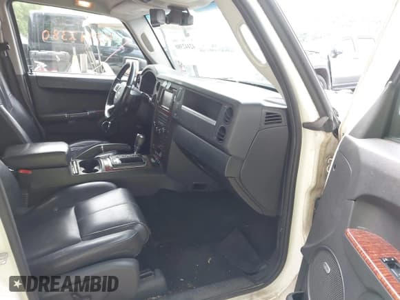 ✅ 2008 Jeep Commander Limited • VIN: 1J8HG58N08C190641 • Lot: 42442380. Listed on IAAI with 194,114 mi. Free auction sales archive from the USA and detailed vehicle history report at DreamBid. Image 5.