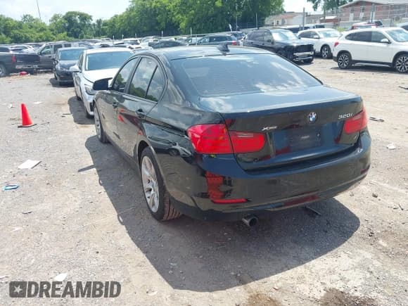 ✅ 2013 BMW 3 Series 320i xDrive • VIN: WBA3C3C50DF980052 • Lot: 42577081. Wystawiony na IAAI z przebiegiem 184 223 mil. Bezpłatny archiwum sprzedaży aukcyjnych z USA i szczegółowy raport historii pojazdu na DreamBid. Zdjęcie 3.