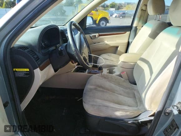 ✅ 2008 Hyundai Santa Fe SE • VIN: 5NMSH13E18H139807 • Lot: 79670594. Listed on Copart with 248,356 mi. Free auction sales archive from the USA and detailed vehicle history report at DreamBid. Image 7.