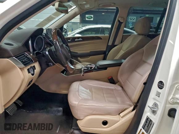 ✅ 2016 Mercedes-Benz GLE 400 • VIN: 4JGDA5GBXGA660081 • Lot: 94107665. Wystawiony na Copart z przebiegiem 128 710 mil. Bezpłatny archiwum sprzedaży aukcyjnych z USA i szczegółowy raport historii pojazdu na DreamBid. Zdjęcie 7.