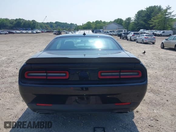 ✅ 2022 Dodge Challenger R/T • VIN: 2C3CDZBT9NH196279 • Lot: 42413742. Wystawiony na IAAI z przebiegiem 37 515 mil. Bezpłatny archiwum sprzedaży aukcyjnych z USA i szczegółowy raport historii pojazdu na DreamBid. Zdjęcie 16.