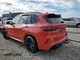 ✅ 2022 BMW X5 M • VIN: 5YMJU0C06N9M39427 • Lot: 56856413. Wystawiony na Copart z przebiegiem Nie podano. Bezpłatny archiwum sprzedaży aukcyjnych z USA i szczegółowy raport historii pojazdu na DreamBid. Zdjęcie 2.