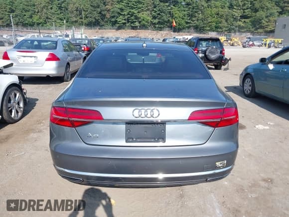 ✅ 2015 Audi A8 • VIN: WAUJGAFD0FN006762 • Lot: 42975851. Wystawiony na IAAI z przebiegiem 129 261 mil. Bezpłatny archiwum sprzedaży aukcyjnych z USA i szczegółowy raport historii pojazdu na DreamBid. Zdjęcie 16.