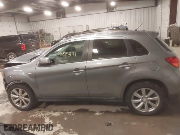 ✅ 2014 Mitsubishi Outlander ES • VIN: 4A4AR3AU2EE003949 • Lot: 43815371. Wystawiony na IAAI z przebiegiem 163 112 mil. Bezpłatny archiwum sprzedaży aukcyjnych z USA i szczegółowy raport historii pojazdu na DreamBid. Zdjęcie 14.