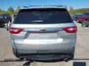 2019 Chevrolet Traverse LT Cloth z VIN 1GNEVGKW7KJ156185, wystawiony jako IAAI lot #43339808 z przebiegiem 84 558 mil mil oraz . Historia ofert i sprzedaży dostępna na DreamBid. Obrazek 17.