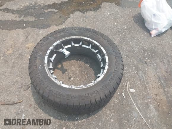 ✅ 2015 GMC Sierra 1500 SLT • VIN: 3GTU2VEC5FG136592 • Lot: 42375904. Listed on IAAI with 183,413 mi. Free auction sales archive from the USA and detailed vehicle history report at DreamBid. Image 12.