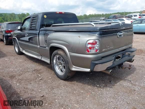 ✅ 2005 Chevrolet Silverado 1500 LS • VIN: 1GCEC19T95Z318749 • Lot: 42438829. Wystawiony na IAAI z przebiegiem 214 444 mil mil. Skorzystaj z bezpłatnego archiwum sprzedaży aukcyjnych z USA i zobacz szczegółowy raport historii pojazdu na DreamBid. Zdjęcie 3.