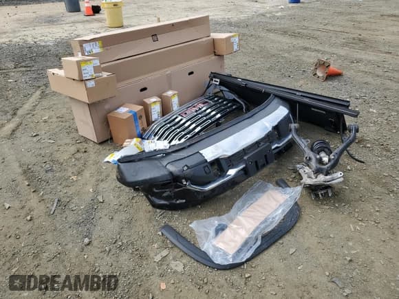 ✅ 2025 GMC Sierra 1500 Denali • VIN: 3GTUUGE86SG176157 • Lot: 82096925. Listed on Copart with 11,059 mi. Free auction sales archive from the USA and detailed vehicle history report at DreamBid. Image 12.