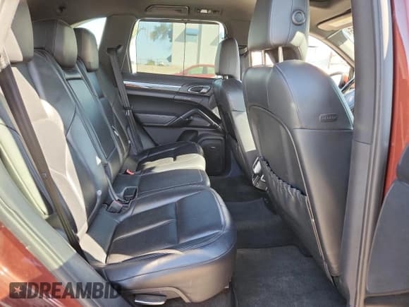 ✅ 2012 Porsche Cayenne S Hybrid • VIN: WP1AE2A28CLA92137 • Лот: 82252775. Опубликован ранее на Copart с пробегом 195 968 миль. Бесплатный доступ к архиву аукционных продаж из США и подробный отчёт об истории автомобиля на DreamBid. Изображение 11.