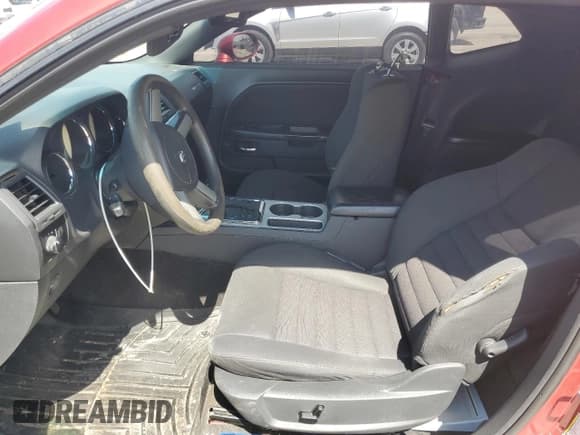 ✅ 2010 Dodge Challenger SE • VIN: 2B3CJ4DV1AH265404 • Lot: 56888724. Wystawiony na Copart z przebiegiem Nie podano. Bezpłatny archiwum sprzedaży aukcyjnych z USA i szczegółowy raport historii pojazdu na DreamBid. Zdjęcie 7.