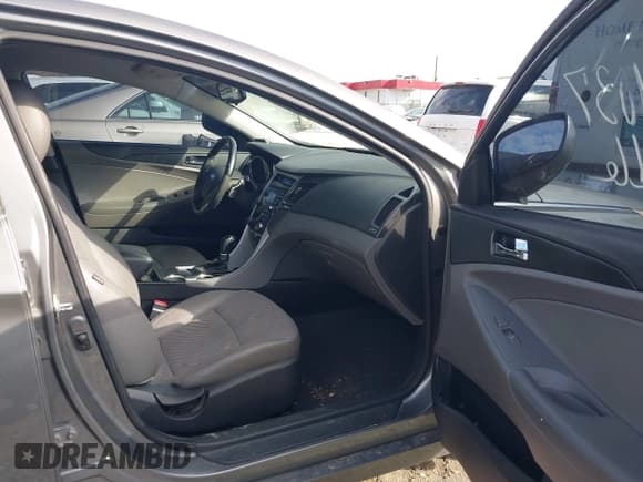 ✅ 2012 Hyundai Sonata SE • VIN: 5NPEC4ABXCH442635 • Lot: 43681037. Listed on IAAI with 187,834 mi. Free auction sales archive from the USA and detailed vehicle history report at DreamBid. Image 5.